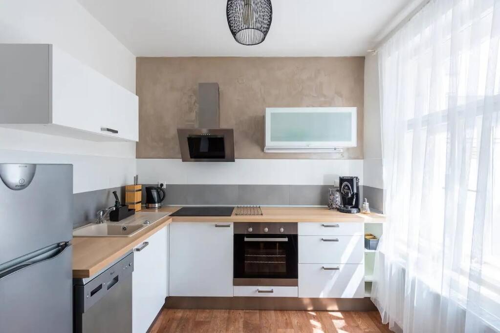 2 Bedrooms Apt Near Wenceslas Sq ปราก ภายนอก รูปภาพ